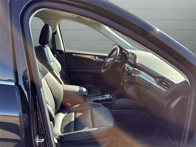 Ford Escape Vehicle Full-screen Gallery Image 15