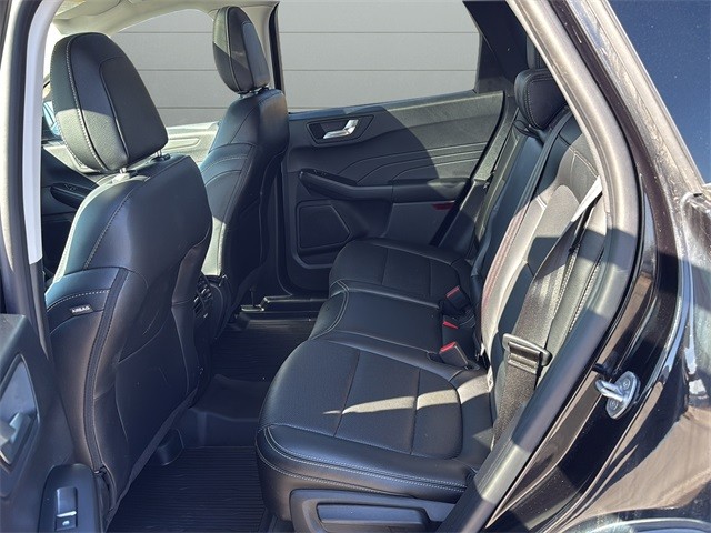 Ford Escape Vehicle Full-screen Gallery Image 17