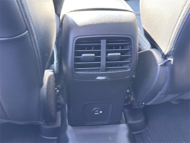 Ford Escape Vehicle Full-screen Gallery Image 18