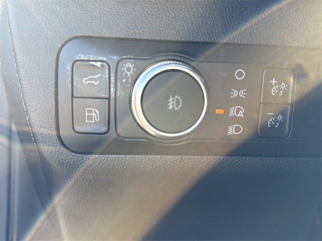 Ford Escape Vehicle Full-screen Gallery Image 19