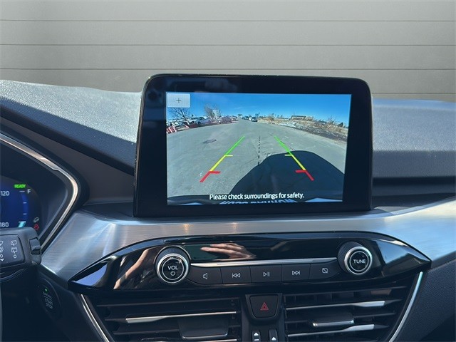 Ford Escape Vehicle Full-screen Gallery Image 24