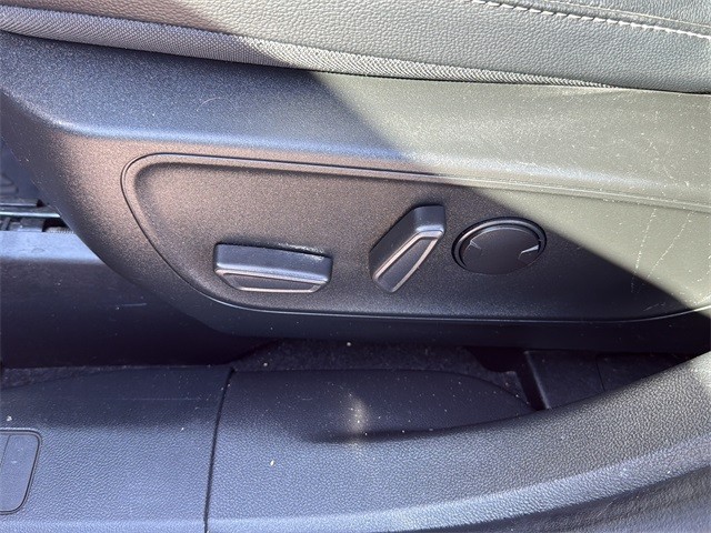 Ford Escape Vehicle Full-screen Gallery Image 27