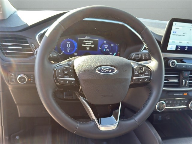 Ford Escape Vehicle Full-screen Gallery Image 28