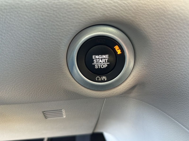 Chrysler Pacifica Vehicle Full-screen Gallery Image 19