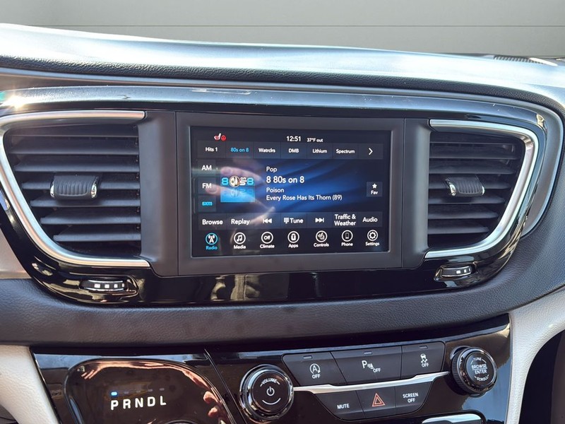 Chrysler Pacifica Vehicle Full-screen Gallery Image 20