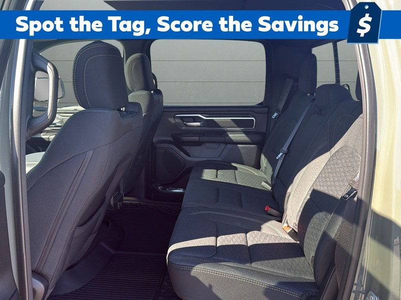 Ram 1500 Vehicle Full-screen Gallery Image 17