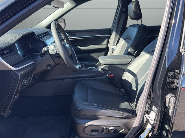 Jeep Grand Cherokee Vehicle Full-screen Gallery Image 10