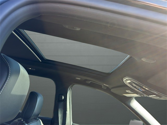 Jeep Grand Cherokee Vehicle Full-screen Gallery Image 16