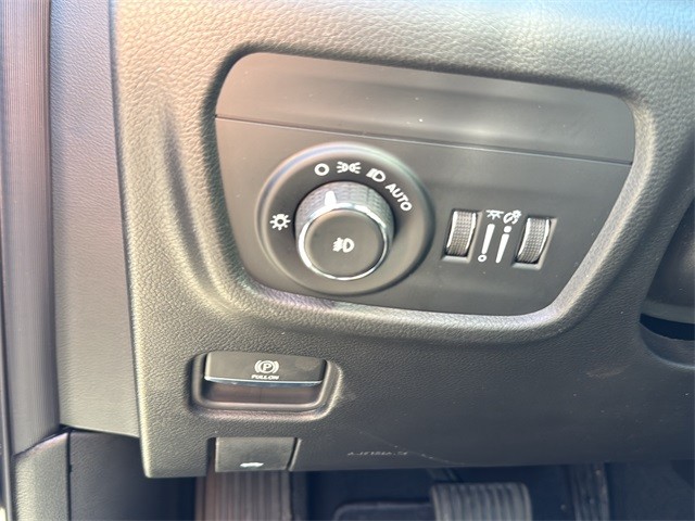 Jeep Grand Cherokee Vehicle Full-screen Gallery Image 19