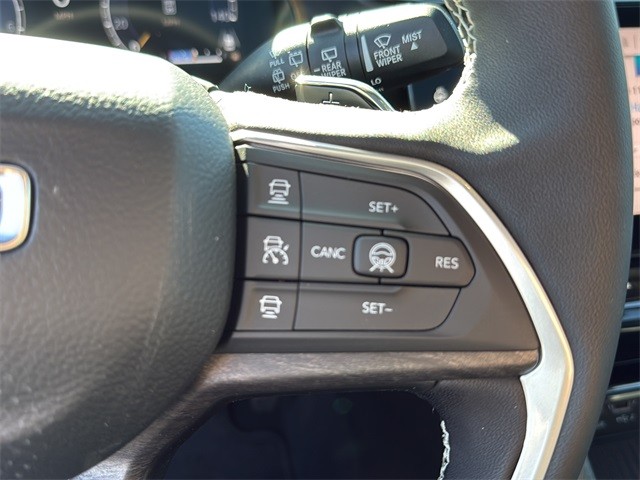 Jeep Grand Cherokee Vehicle Full-screen Gallery Image 20