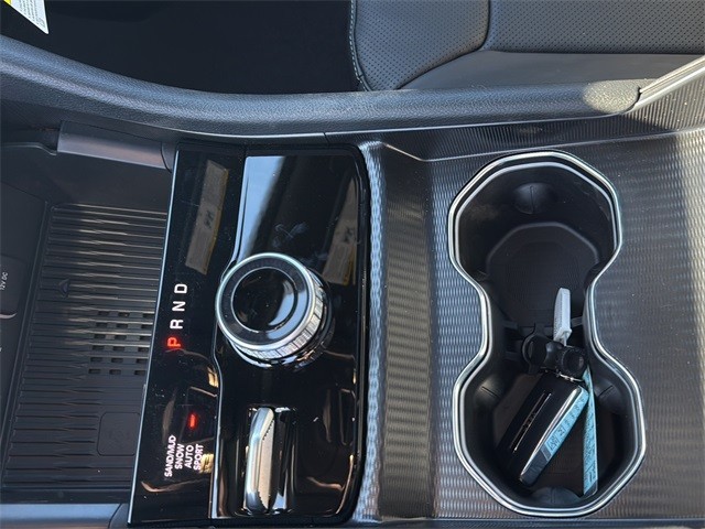 Jeep Grand Cherokee Vehicle Full-screen Gallery Image 22