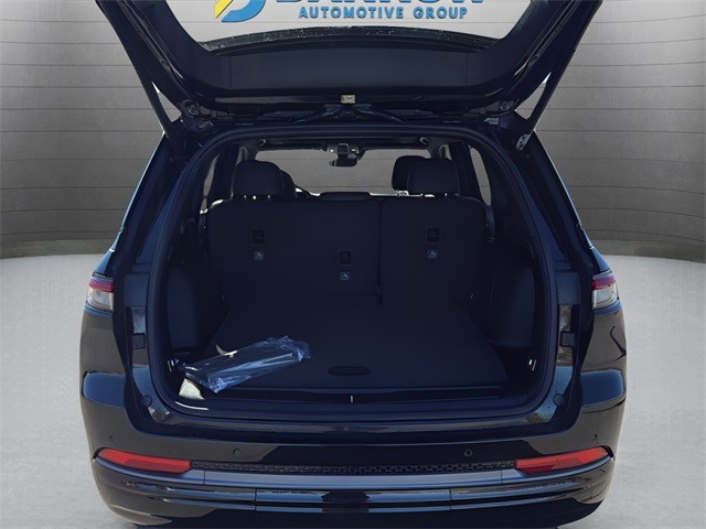 Jeep Grand Cherokee Vehicle Full-screen Gallery Image 26