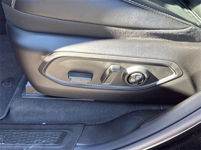 Jeep Grand Cherokee Vehicle Full-screen Gallery Image 27