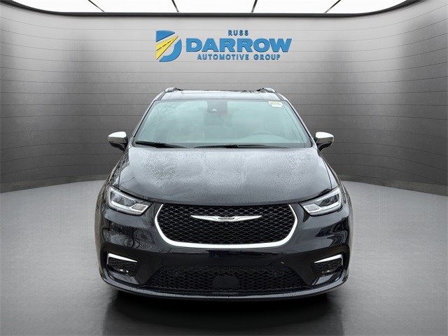 Chrysler Pacifica Vehicle Full-screen Gallery Image 7