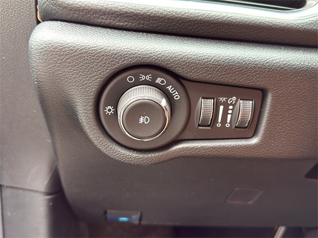 Chrysler Pacifica Vehicle Full-screen Gallery Image 17