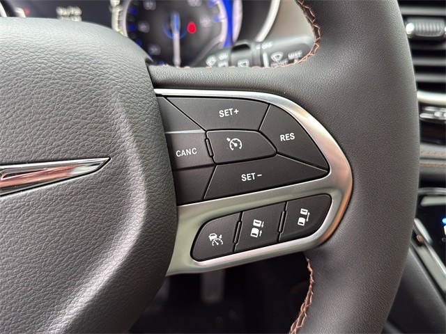 Chrysler Pacifica Vehicle Full-screen Gallery Image 18