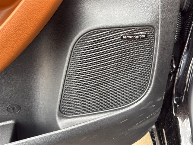 Chrysler Pacifica Vehicle Full-screen Gallery Image 24