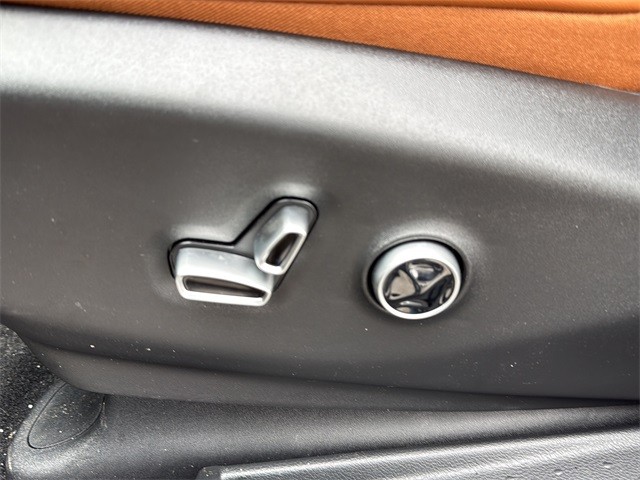 Chrysler Pacifica Vehicle Full-screen Gallery Image 25