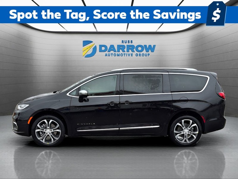 Chrysler Pacifica Vehicle Full-screen Gallery Image 2