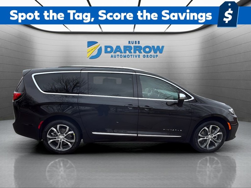 Chrysler Pacifica Vehicle Full-screen Gallery Image 5