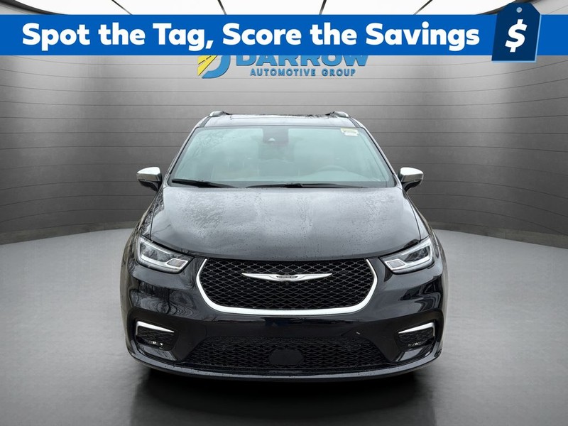 Chrysler Pacifica Vehicle Full-screen Gallery Image 7