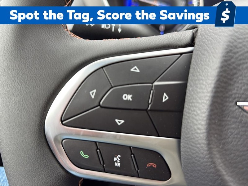 Chrysler Pacifica Vehicle Full-screen Gallery Image 8