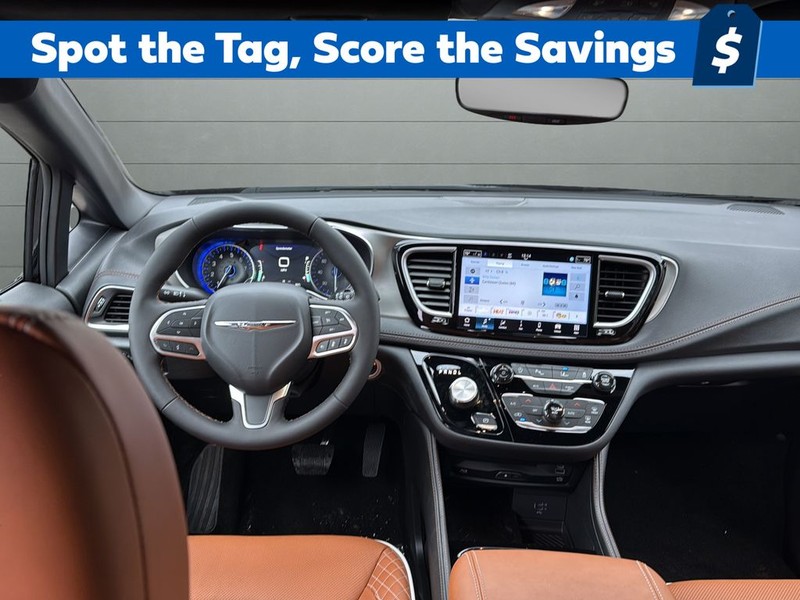 Chrysler Pacifica Vehicle Full-screen Gallery Image 11