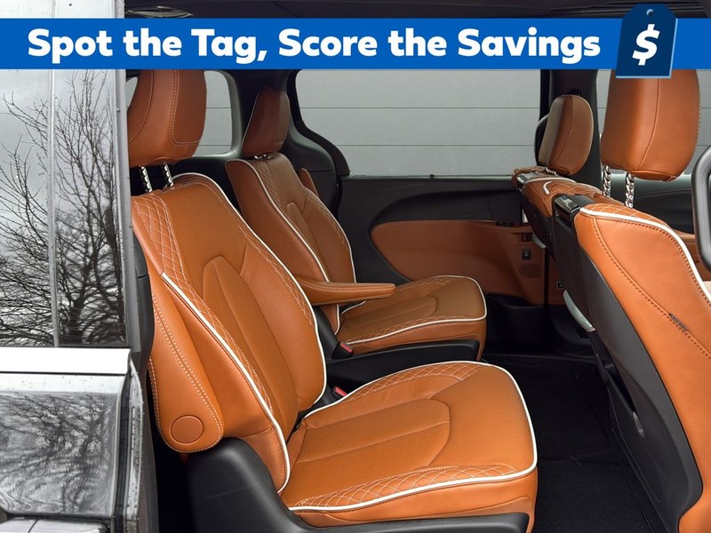 Chrysler Pacifica Vehicle Full-screen Gallery Image 13