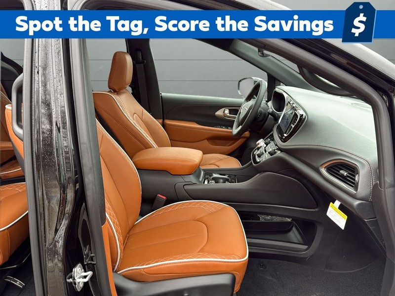 Chrysler Pacifica Vehicle Full-screen Gallery Image 14