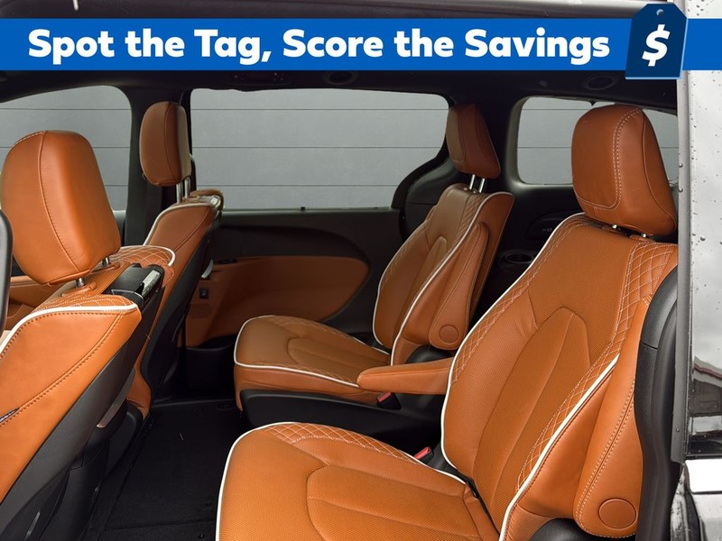 Chrysler Pacifica Vehicle Full-screen Gallery Image 16