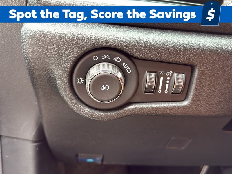 Chrysler Pacifica Vehicle Full-screen Gallery Image 17