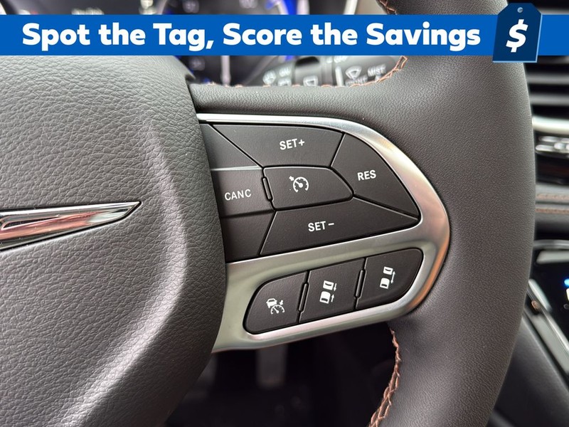 Chrysler Pacifica Vehicle Full-screen Gallery Image 18