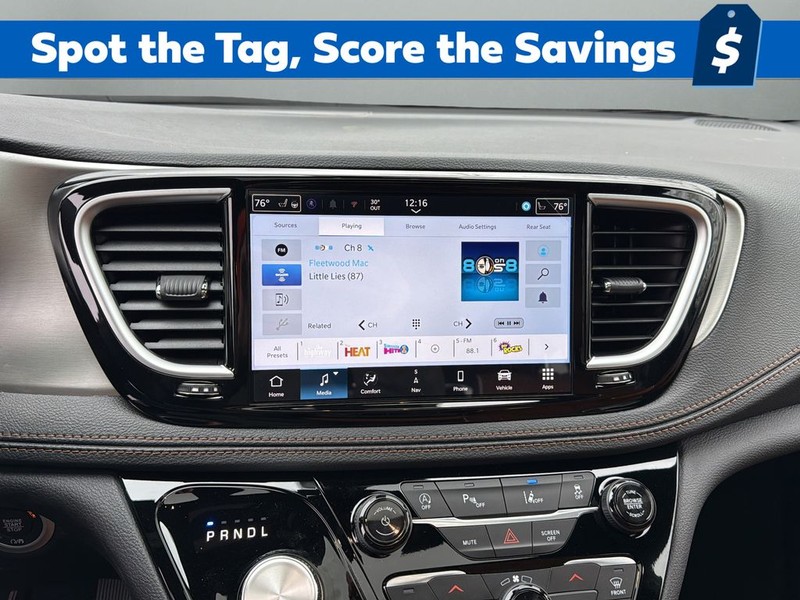 Chrysler Pacifica Vehicle Full-screen Gallery Image 20