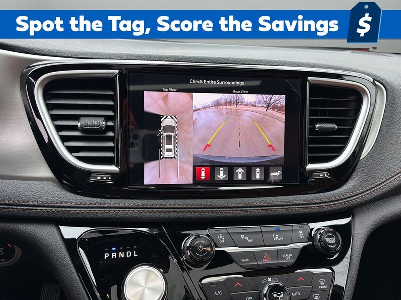 Chrysler Pacifica Vehicle Full-screen Gallery Image 21