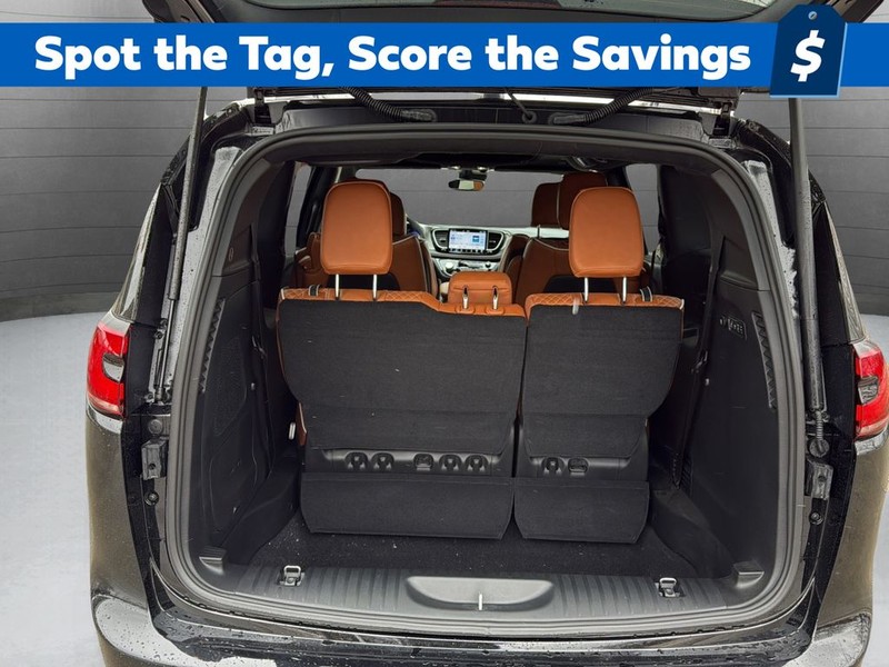 Chrysler Pacifica Vehicle Full-screen Gallery Image 23