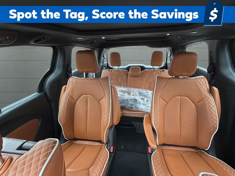 Chrysler Pacifica Vehicle Full-screen Gallery Image 27