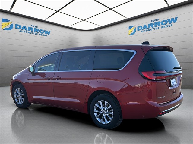 Chrysler Pacifica Vehicle Full-screen Gallery Image 3
