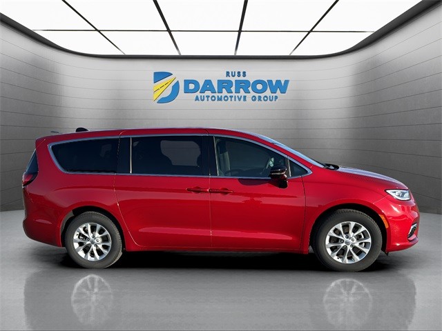 Chrysler Pacifica Vehicle Full-screen Gallery Image 6