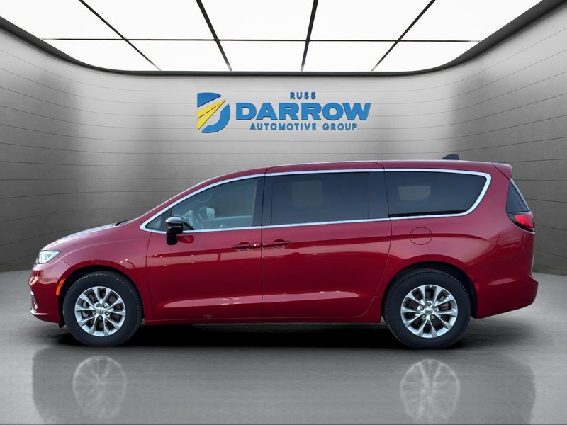 Chrysler Pacifica Vehicle Full-screen Gallery Image 02