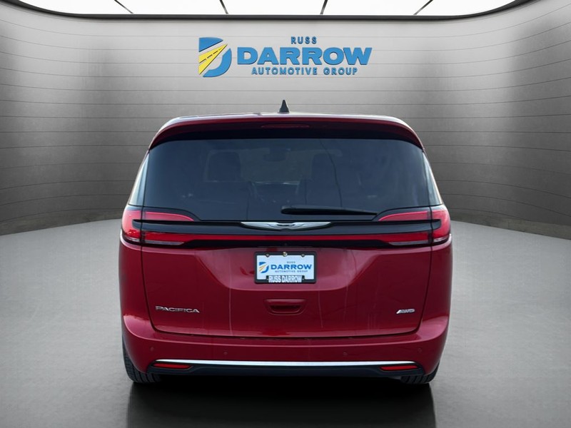 Chrysler Pacifica Vehicle Full-screen Gallery Image 04