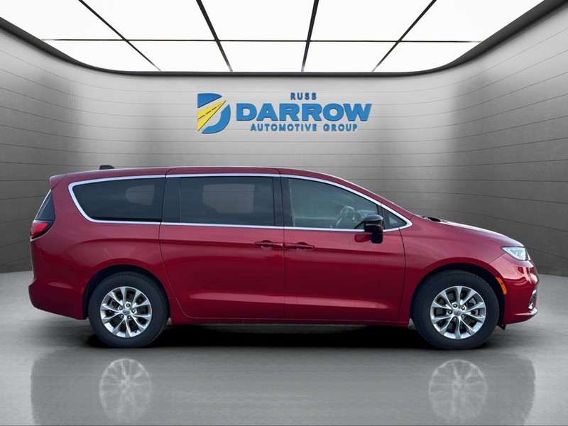 Chrysler Pacifica Vehicle Full-screen Gallery Image 06