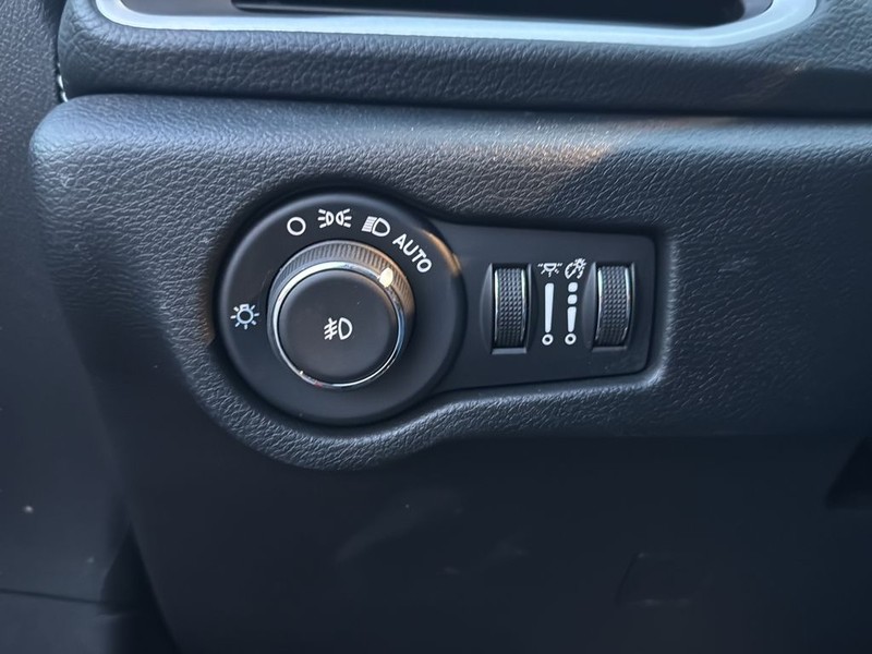 Chrysler Pacifica Vehicle Full-screen Gallery Image 17