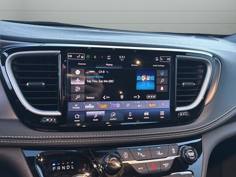 Chrysler Pacifica Vehicle Full-screen Gallery Image 20