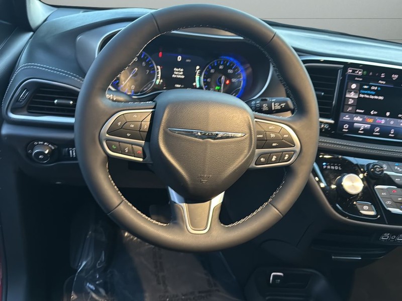 Chrysler Pacifica Vehicle Full-screen Gallery Image 25