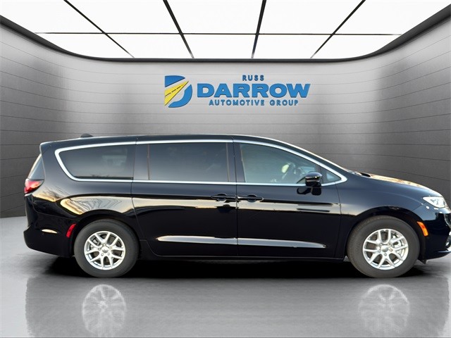 Chrysler Pacifica Vehicle Full-screen Gallery Image 6