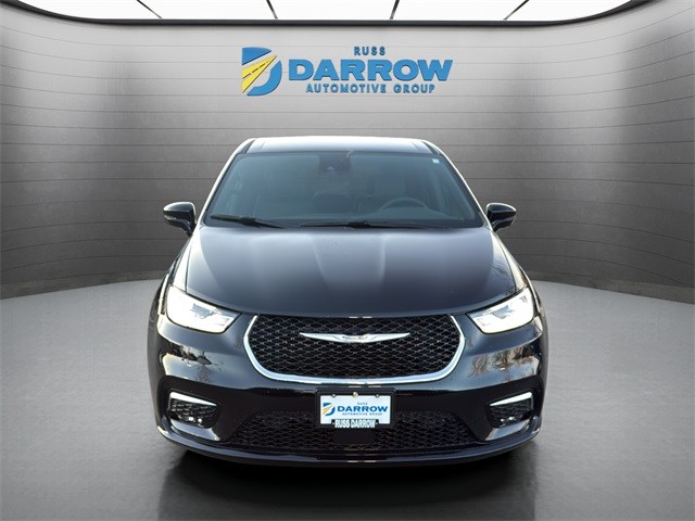 Chrysler Pacifica Vehicle Full-screen Gallery Image 8