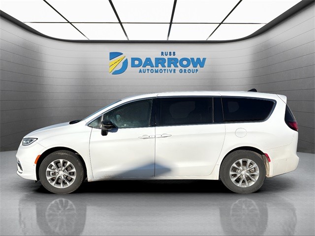 Chrysler Pacifica Vehicle Full-screen Gallery Image 2