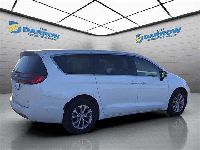 Chrysler Pacifica Vehicle Full-screen Gallery Image 5
