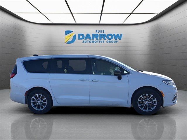 Chrysler Pacifica Vehicle Full-screen Gallery Image 6