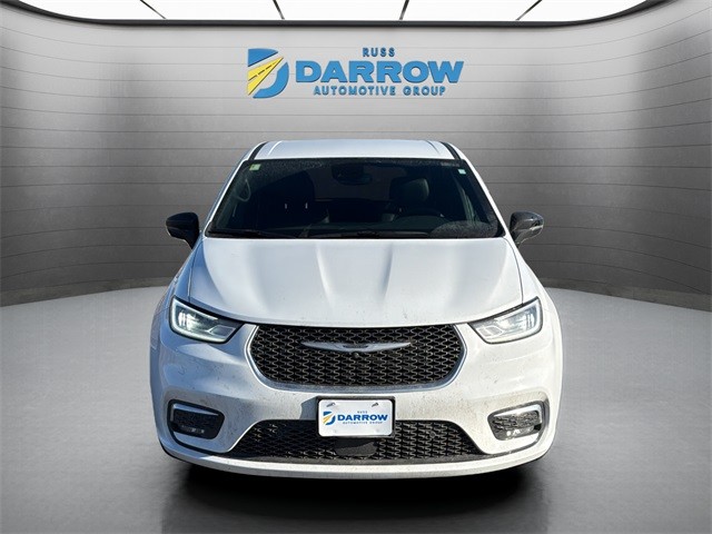 Chrysler Pacifica Vehicle Full-screen Gallery Image 8